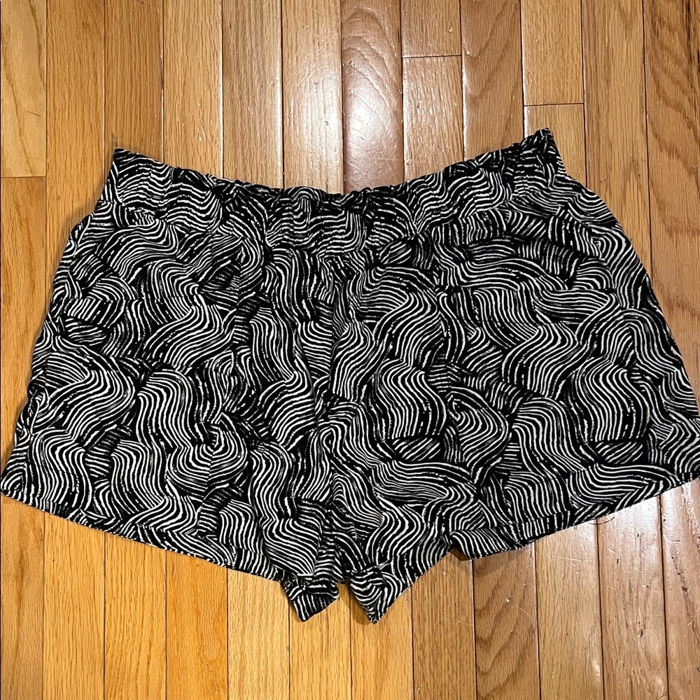 a new day Black and White Swirl Pattern linen blend shorts. Like new!